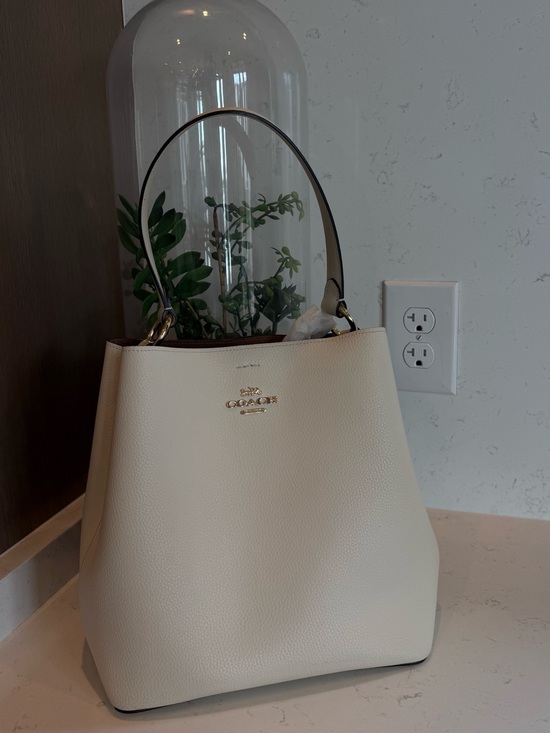 Coach Handbags - Coach Cream Pebbled Leather Shoulder Tote with Gold Hardware